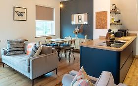Stylish Quayside Apartment With River View